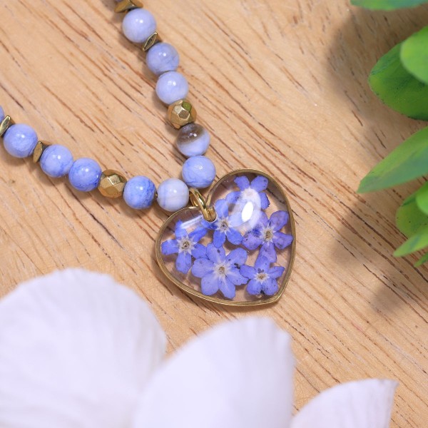 Heart necklace with forget-me-not