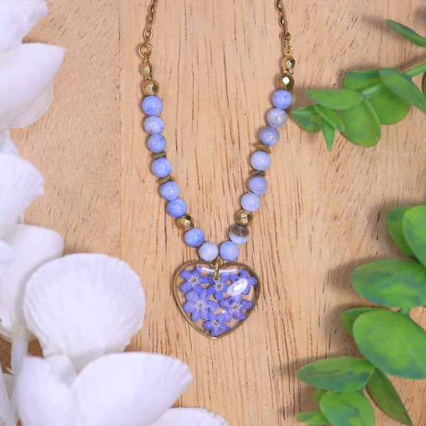 Heart necklace with forget-me-not