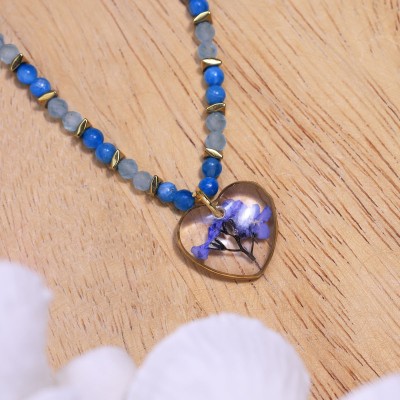 Heart necklace with forget-me-not
