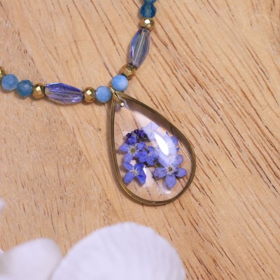 Necklace with forget-me-not
