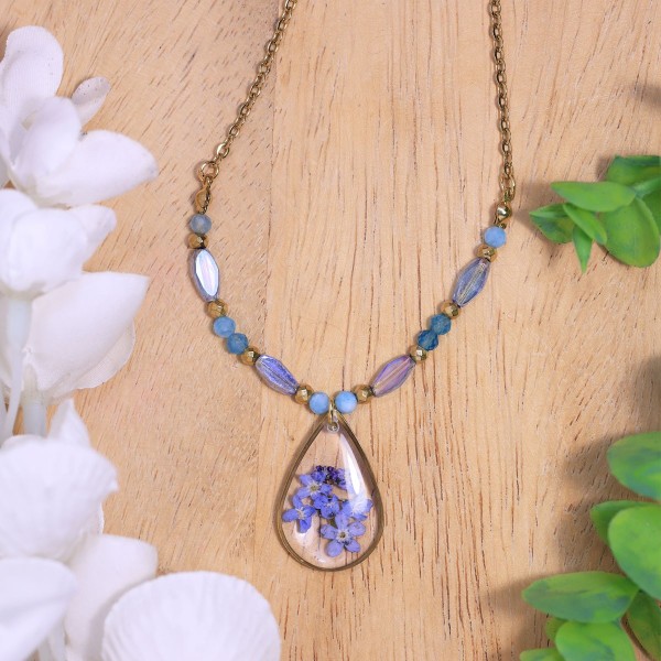 Necklace with forget-me-not