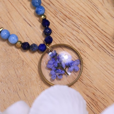 Necklace with forget-me-not