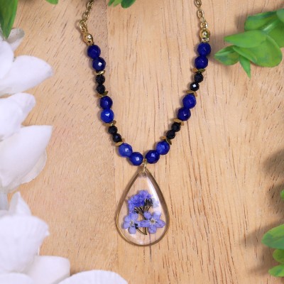 Necklace with forget-me-not