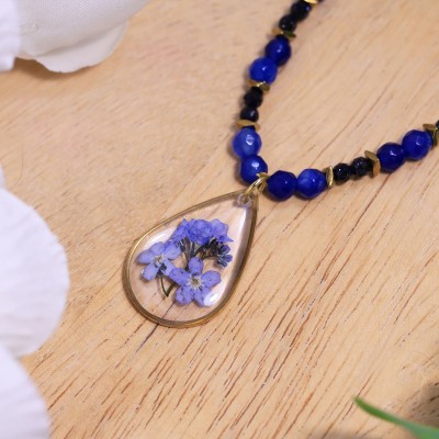 Necklace with forget-me-not