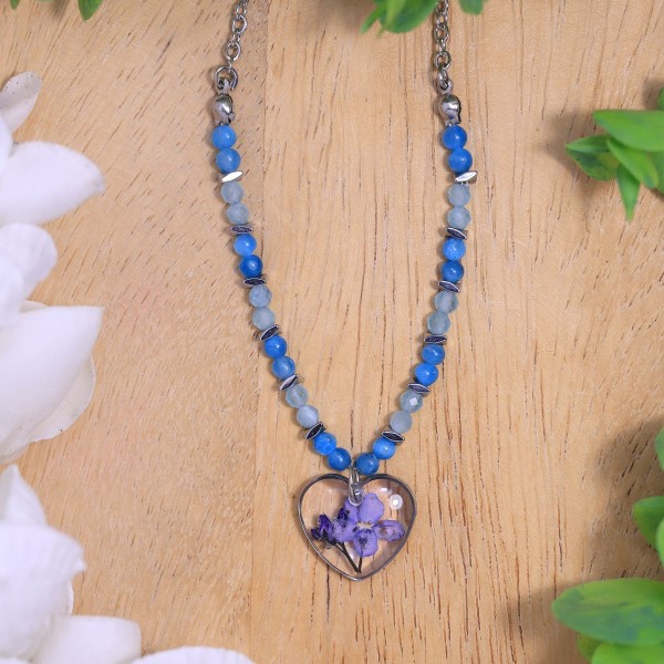Heart necklace with forget-me-not