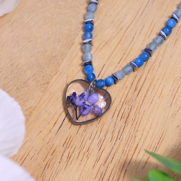 Heart necklace with forget-me-not