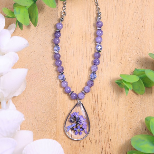 Necklace with forget-me-not