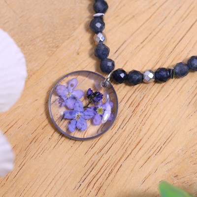 Necklace with forget-me-not