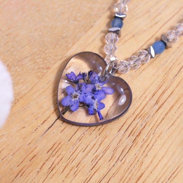 Heart necklace with forget-me-not