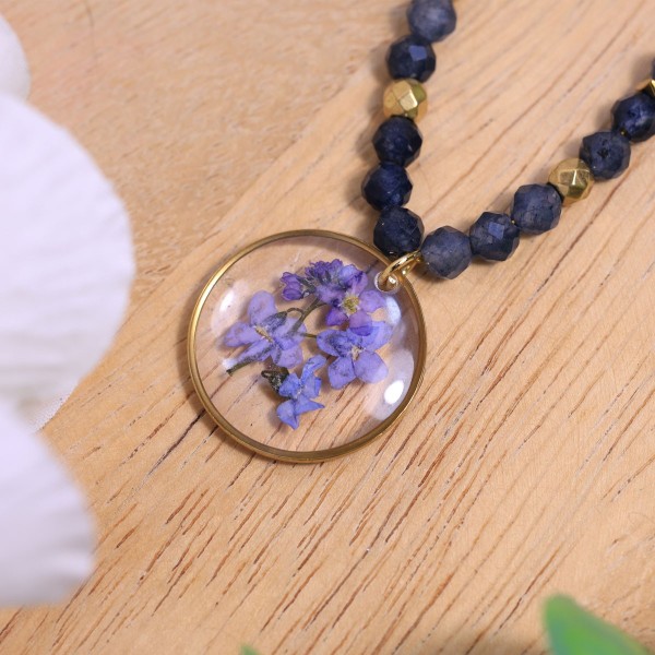 Necklace with forget-me-not