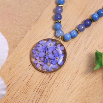 Necklace with forget-me-not