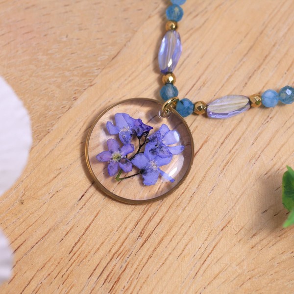 Necklace with forget-me-not