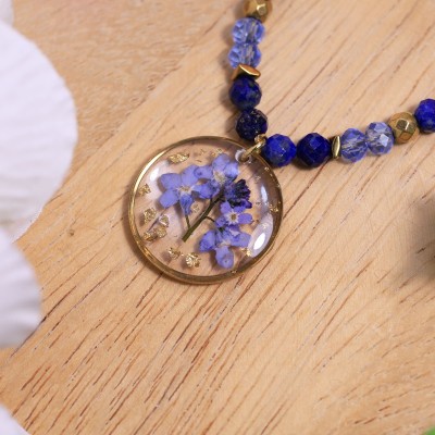 Necklace with forget-me-not