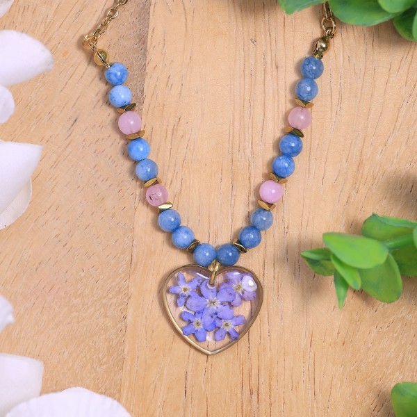 Heart necklace with forget-me-not