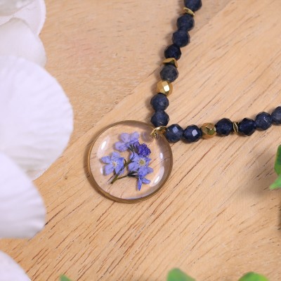 Necklace with forget-me-not