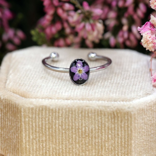 Classic ring with forget-me-not