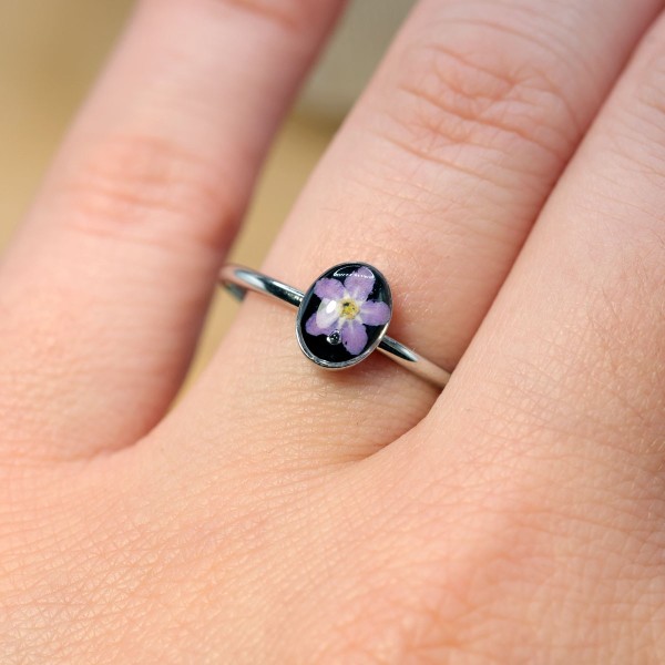 Classic ring with forget-me-not