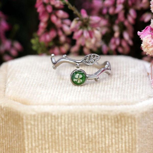 Wild carrot flower twig ring