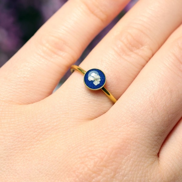 Classic ring with wild carrot flower