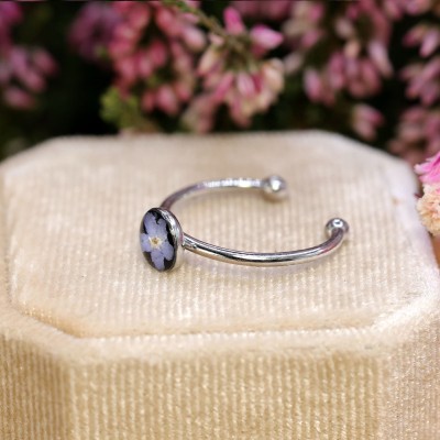 Classic ring with forget-me-not