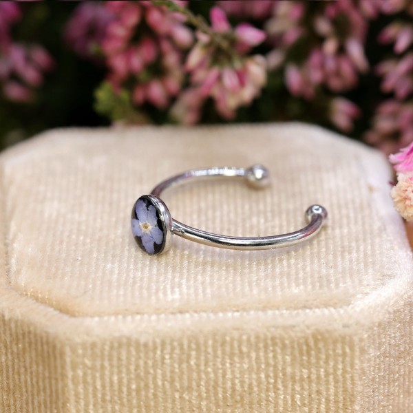 Classic ring with forget-me-not