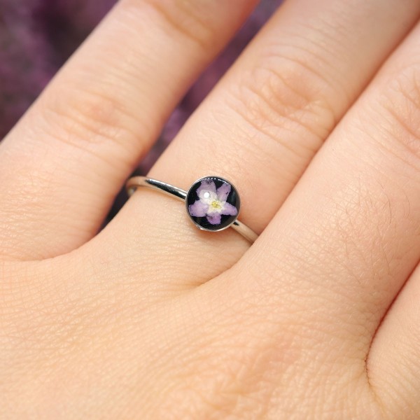 Classic ring with forget-me-not