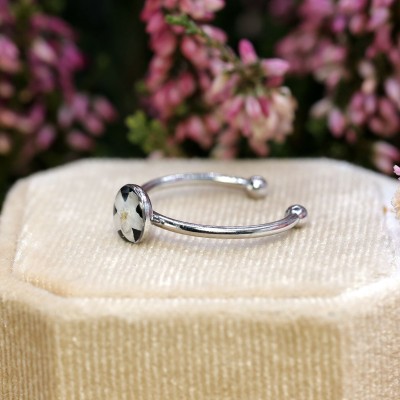 Classic ring with forget-me-not