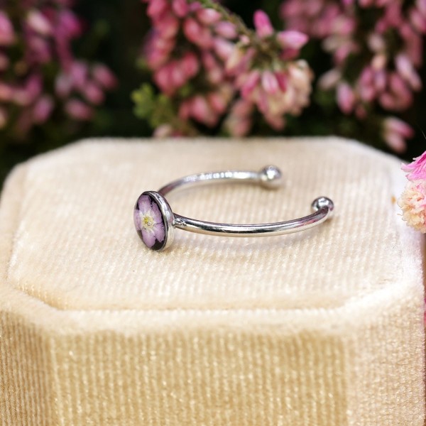 Classic ring with forget-me-not