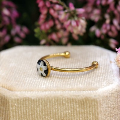 Classic ring with forget-me-not