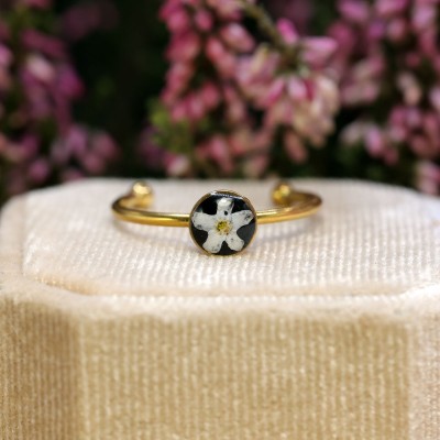 Classic ring with forget-me-not