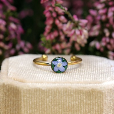 Classic ring with forget-me-not