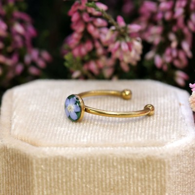 Classic ring with forget-me-not