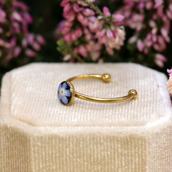Classic ring with forget-me-not