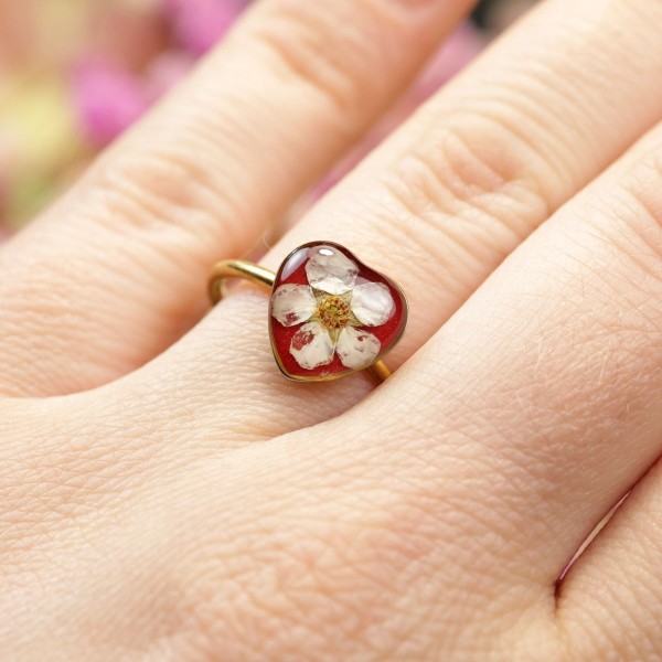 Blisko Serca - Kolekcja Walentynkowa. Pierścionek serduszko z tawułą