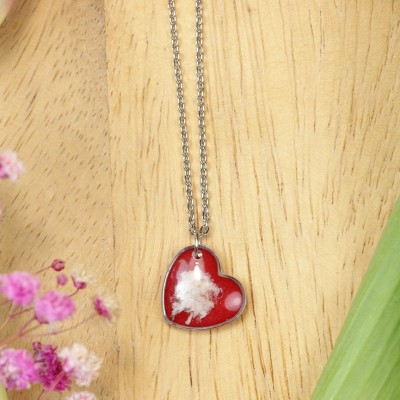 Close to the Heart - Valentine's Day Collection. Classic necklace with gypsophila