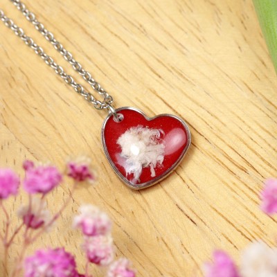 Close to the Heart - Valentine's Day Collection. Classic necklace with gypsophila