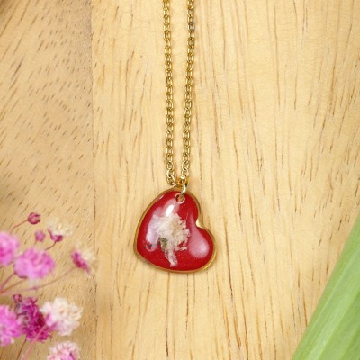 Close to the Heart - Valentine's Day Collection. Classic necklace with gypsophila
