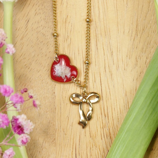 Close to the Heart - Valentine's Day Collection. Classic necklace with gypsophila and bow