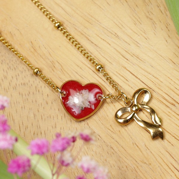 Close to the Heart - Valentine's Day Collection. Classic necklace with gypsophila and bow