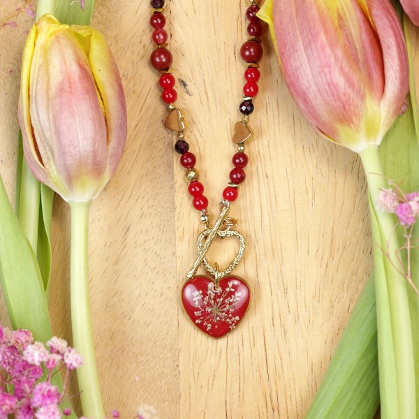 Close to the Heart - Valentine's Day Collection. Heart necklace with wild carrot flower