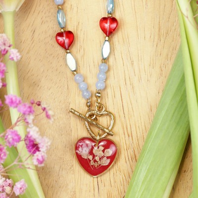 Blisko Serca - Kolekcja Walentynkowa. Naszyjnik serce z polnymi kwiatami