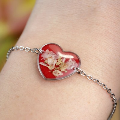 Close to the Heart - Valentine's Day Collection. Heart bracelet with wildflowers
