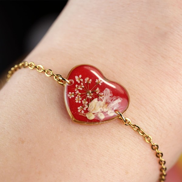 Close to the Heart - Valentine's Day Collection. Heart bracelet with wildflowers