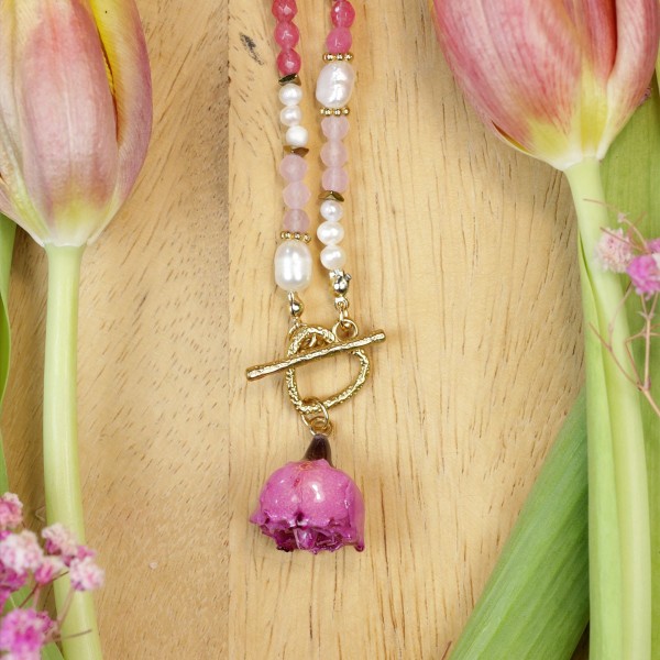 Blisko Serca - Kolekcja Walentynkowa. Naszyjnik z pąkiem róży i perłami