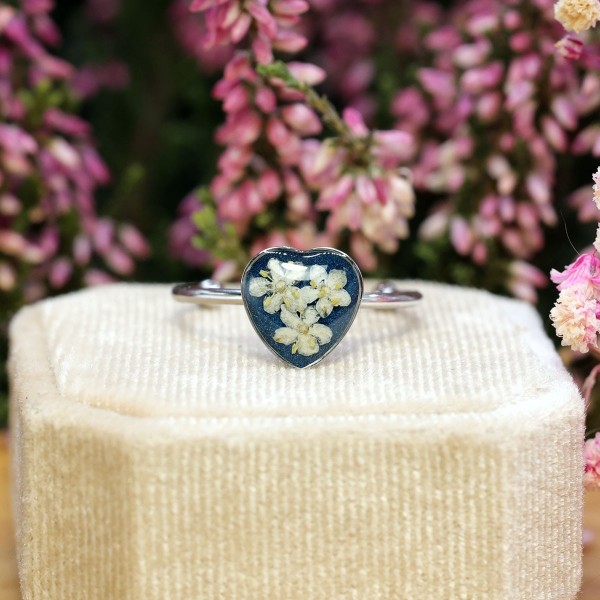 Heart ring with elderberry flower