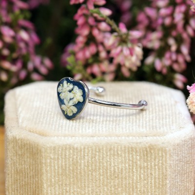 Heart ring with elderberry flower