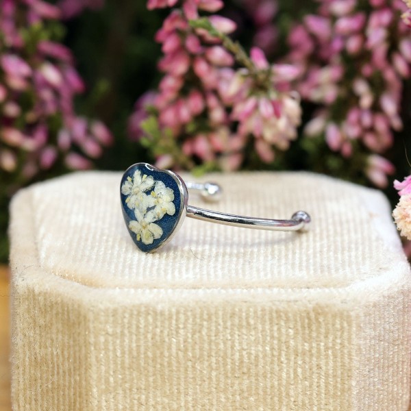 Heart ring with elderberry flower