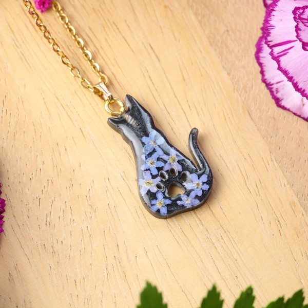Necklace with a cat and forget-me-nots