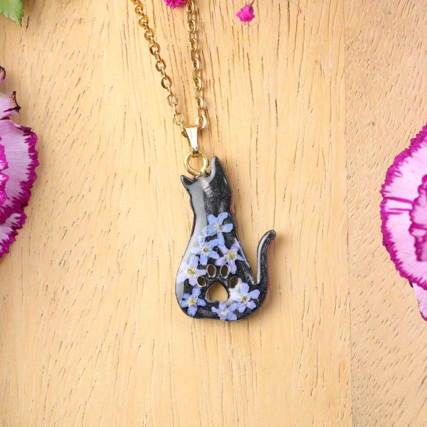 Necklace with a cat and forget-me-nots