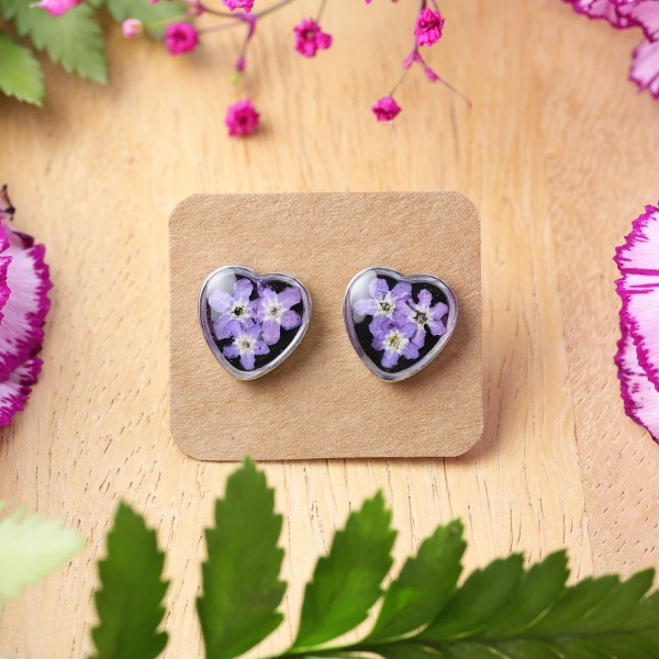 Heart stud earrings with forget-me-not